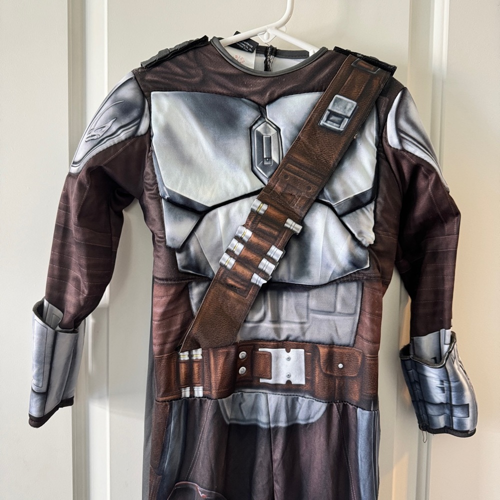 NFS Mandalorian Costume size Child Med (7-9)